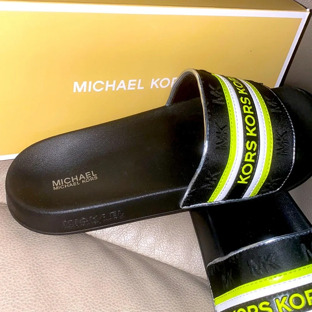 Michael Kors Gilmore slides size 9 *NWT - Picture 2 of 6